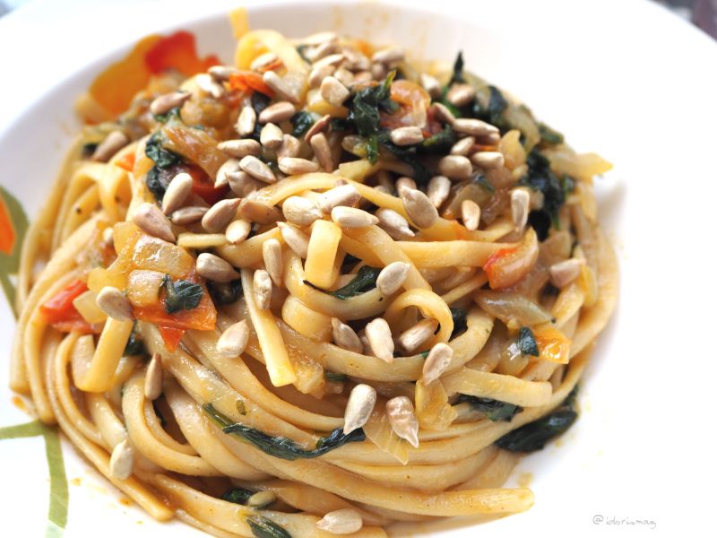 Veganes Rezept für Spaghetti mit Spinat, Tomaten und Morcheln
