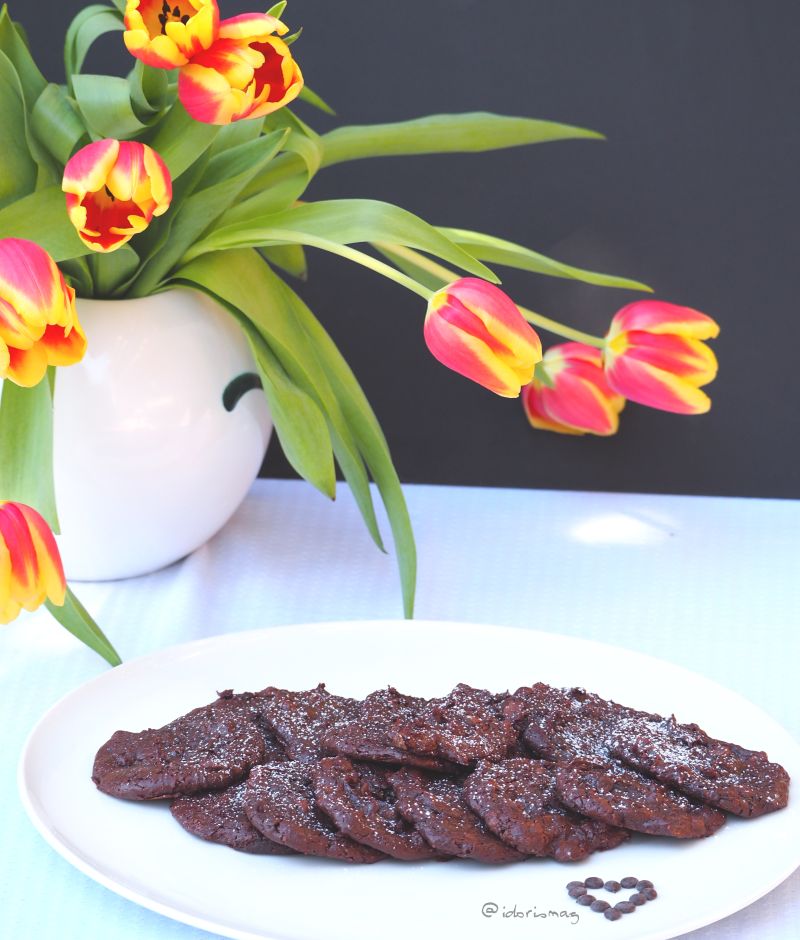 Vegane Schokolade Cookies mit Schokostückchen