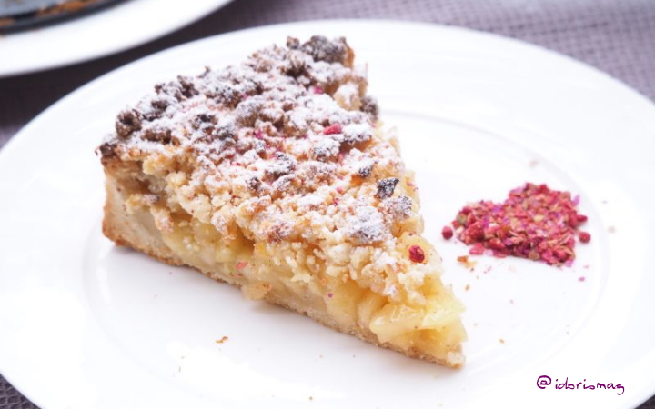 Vegan Apple Crumble Cake - Easy! | The Chestnut Bakery