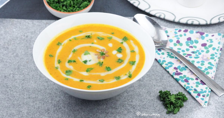 Vegane Blumenkohl Suppe mit Karotten und gerösteten Sonnenblumenkernen