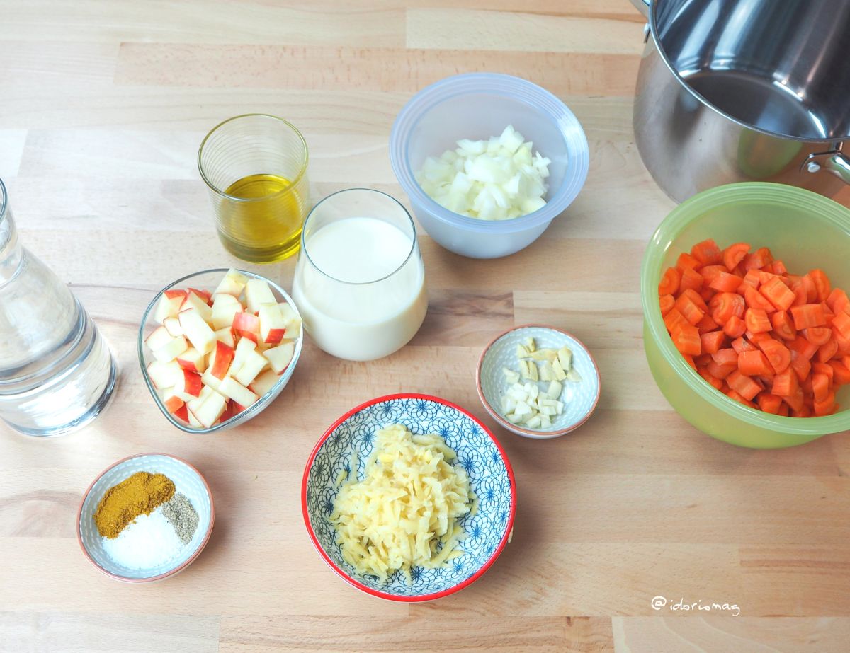 Vegane Karotten Suppe mit Apfel, Zwiebel und Ingwer