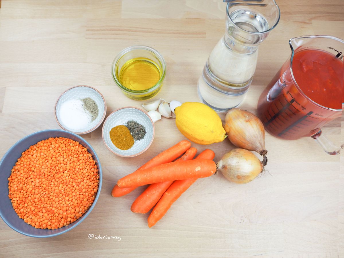 Vegane Linsen Tomaten Suppe mit Karotten